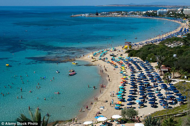Фотография: Приплыли: британские туристы загуляли на Кипре и оказались в Сирии №6 - BigPicture.ru