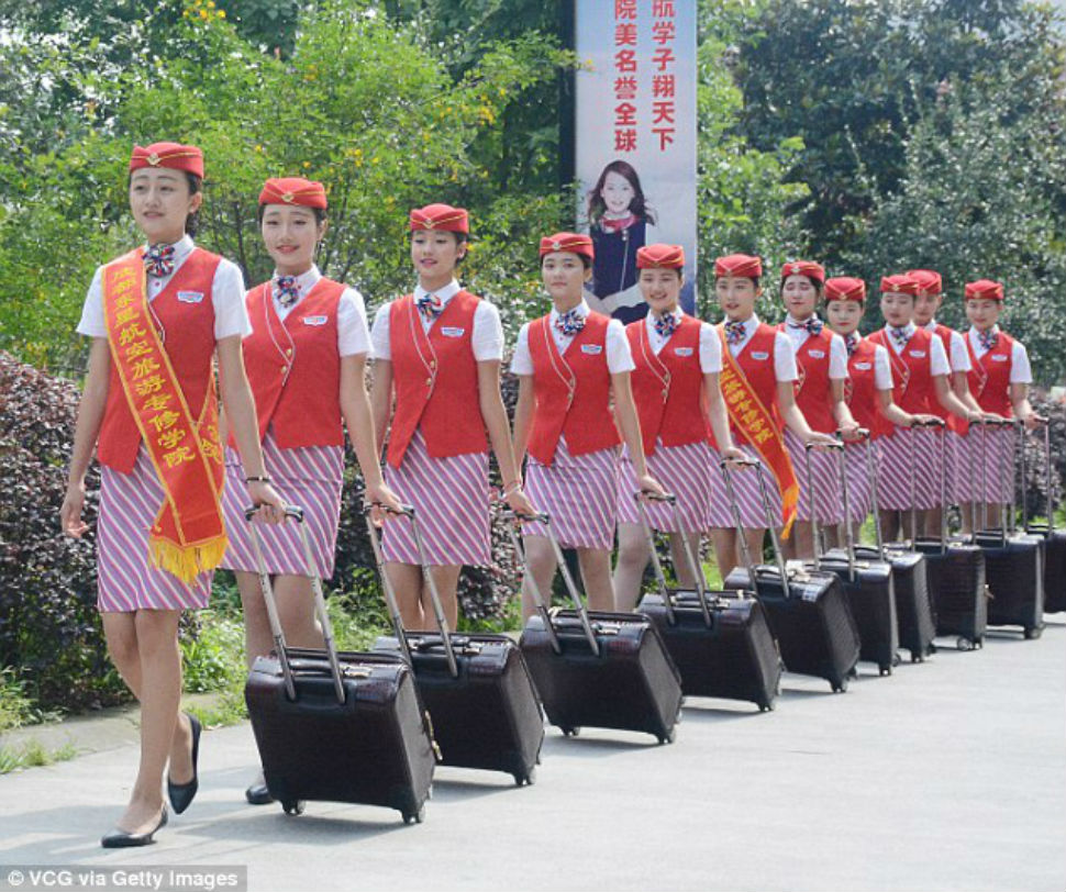 Фотография: Почему с суровыми китайскими стюардессами лучше не связываться №7 - BigPicture.ru