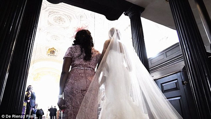 Фотография: Довела до слез: жених расплакался на свадьбе прямо у алтаря №9 - BigPicture.ru