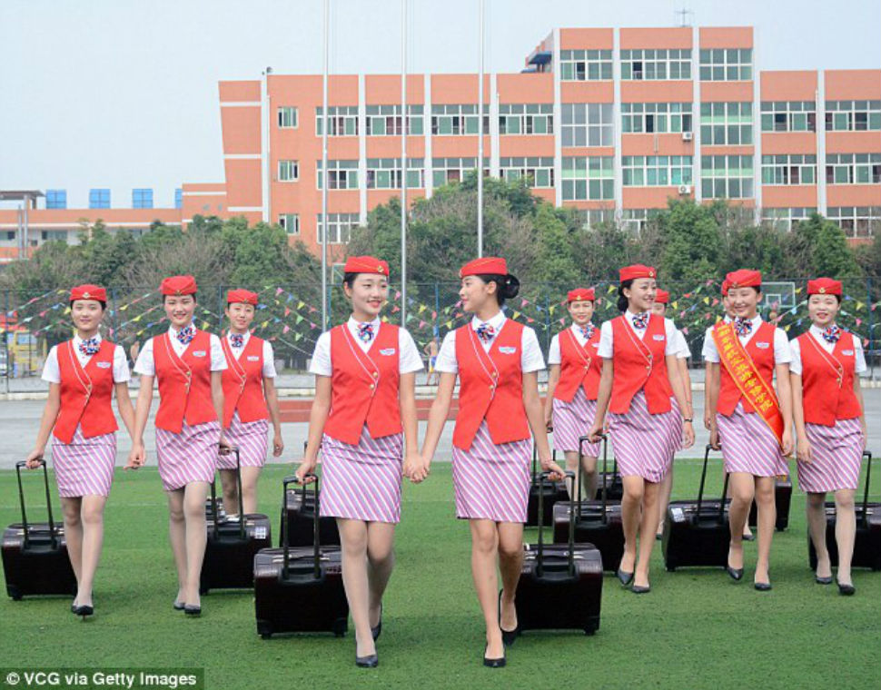Фотография: Почему с суровыми китайскими стюардессами лучше не связываться №8 - BigPicture.ru