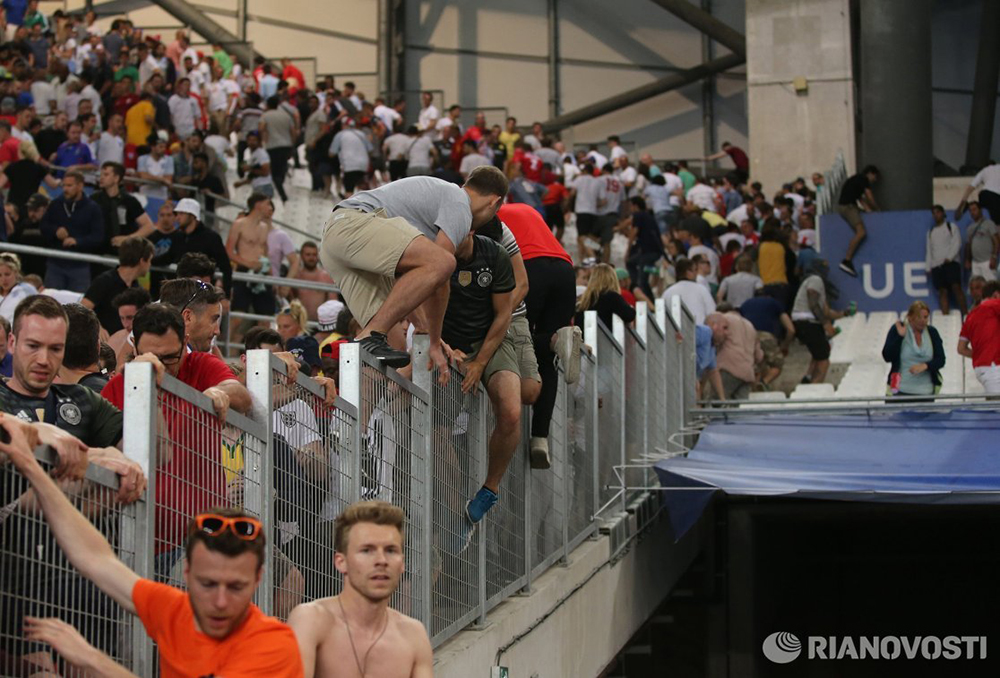 Фотография: Бедный Марсель: беспорядки между фанатами, которые не закончатся до конца чемпионата №18 - BigPicture.ru