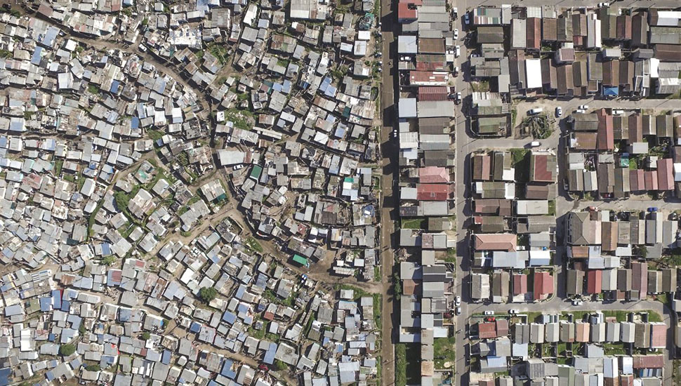 Фотография: Шокирующее неравенство в ЮАР в объективе беспилотника №10 - BigPicture.ru