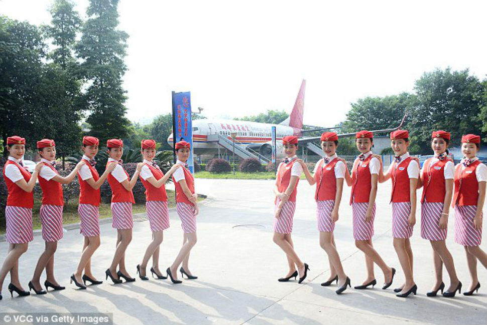 Фотография: Почему с суровыми китайскими стюардессами лучше не связываться №9 - BigPicture.ru