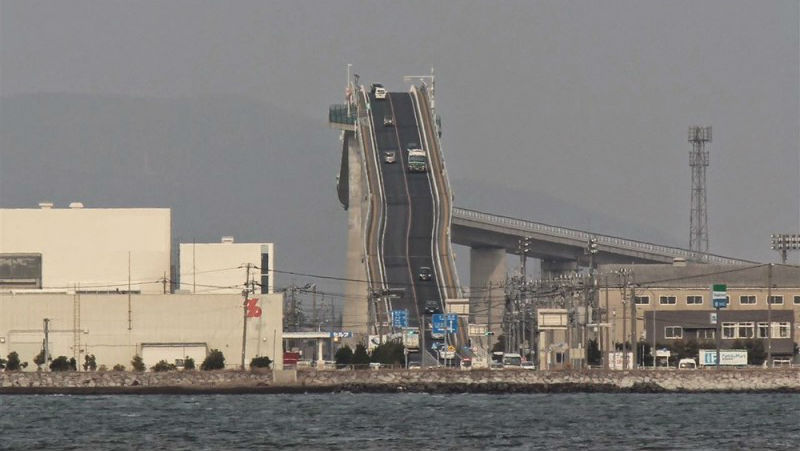 Фотография: Это не американские горки, а сумасшедший мост в Японии! №1 - BigPicture.ru