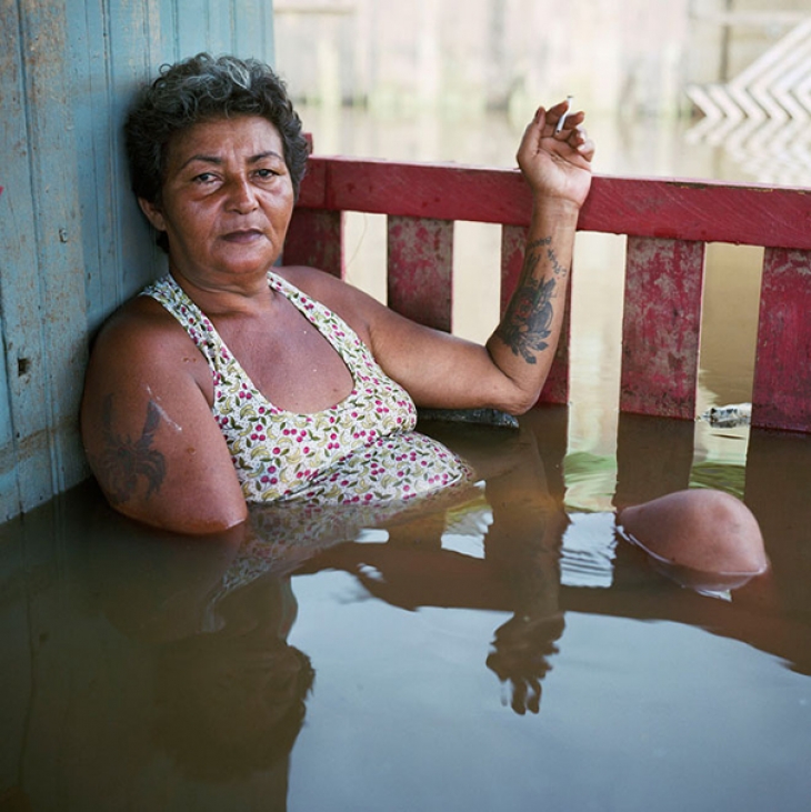 Фотография: Шокирующие фото людей в затопленных домах №11 - BigPicture.ru