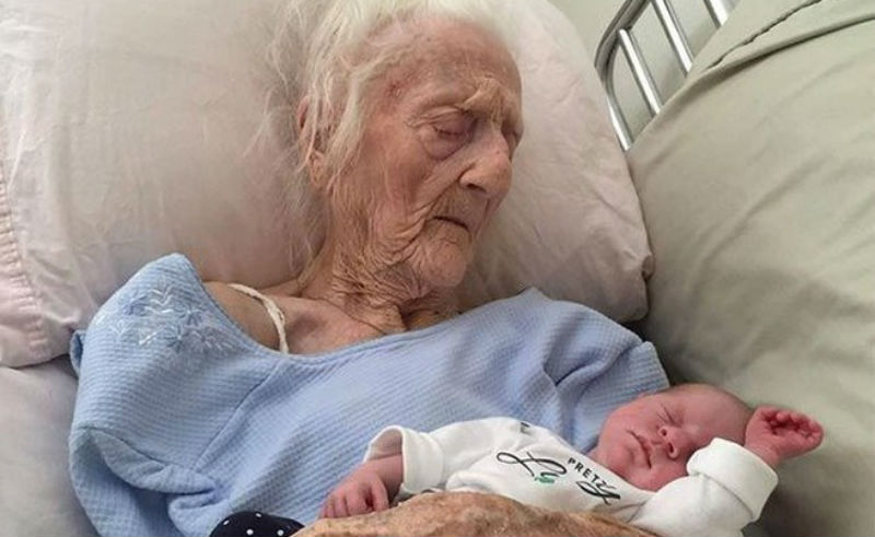 Фотография: Разница в вечность: прабабушки со своими правнуками, чья разница в возрасте составляет больше 100 лет №1 - BigPicture.ru