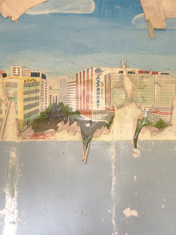 Фотография: Сокровенная ностальгия: о чем могут рассказать стены заброшенных советских квартир №28 - BigPicture.ru