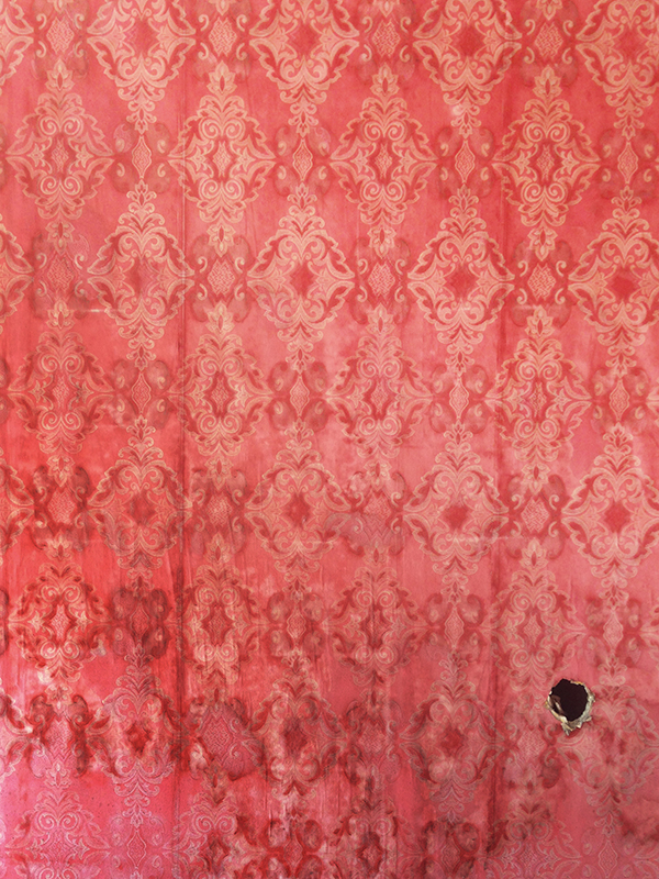 Фотография: Сокровенная ностальгия: о чем могут рассказать стены заброшенных советских квартир №12 - BigPicture.ru