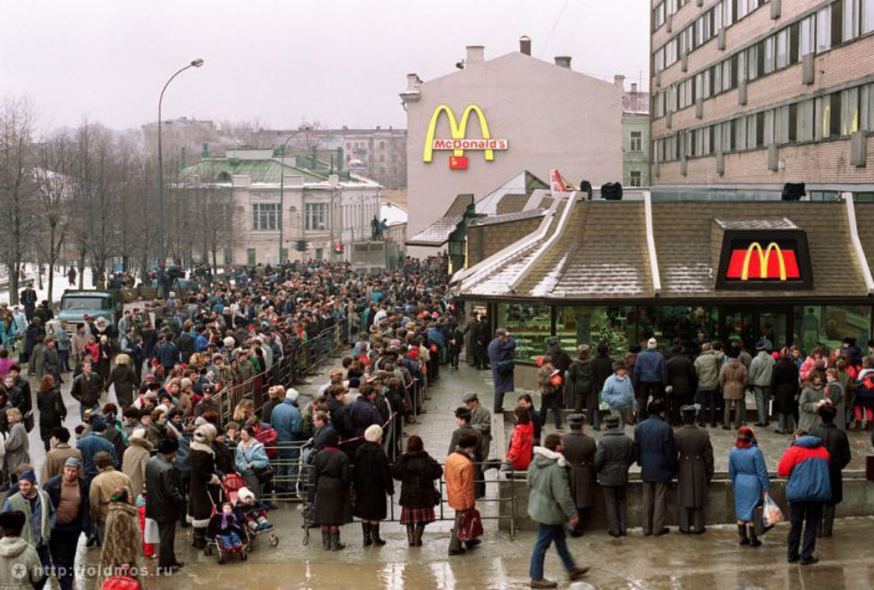 Как жила Москва в 90-e: история в картинках