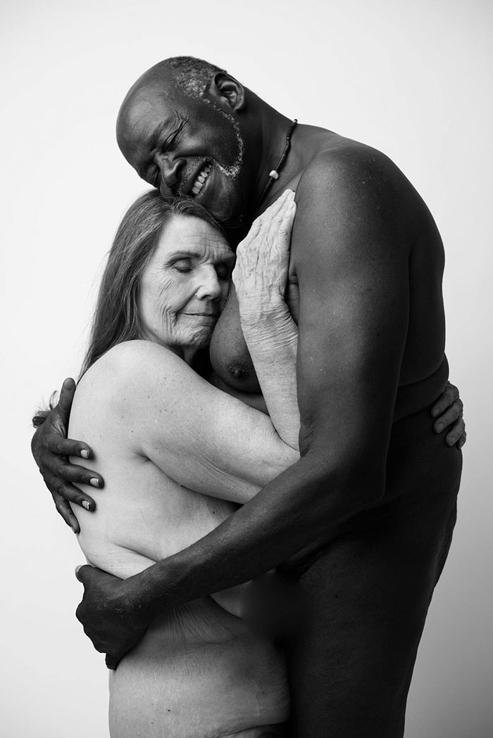 Фотография: Пожилая пара снялась обнаженной, доказав, что и в 70 лет любовь прекрасна №2 - BigPicture.ru