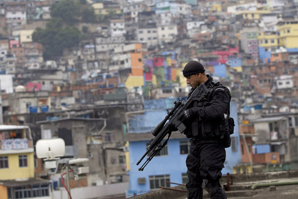 Фотография: Прогулка по опасным фавелам Рио-де-Жанейро в компании бразильского спецназа №2 - BigPicture.ru