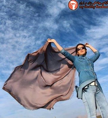 Фотография: Моя скрытая свобода: иранские женщины срывают хиджабы №12 - BigPicture.ru