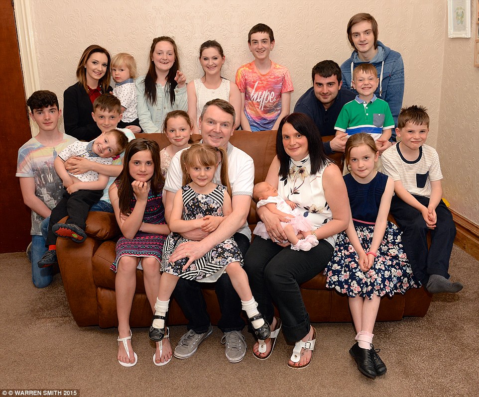 Фотография: Самая многодетная семья Великобритании празднует рождение 19-го ребенка №1 - BigPicture.ru