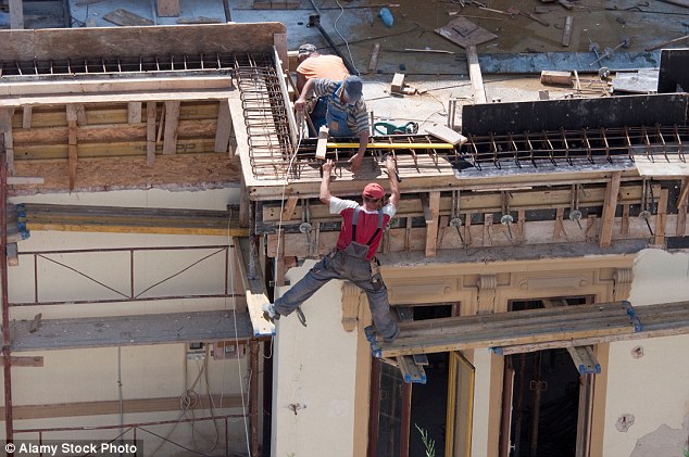 Фотография: Осторожно, идиоты на работе, или Каким образом они еще живы? №5 - BigPicture.ru