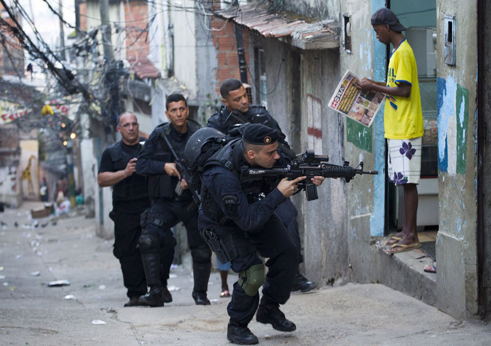 Фотография: Прогулка по опасным фавелам Рио-де-Жанейро в компании бразильского спецназа №7 - BigPicture.ru