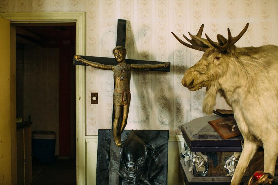 Фотография: Что скрывает дом сатаниста, который сдавался на Airbnb на время съезда Республиканской партии США №7 - BigPicture.ru