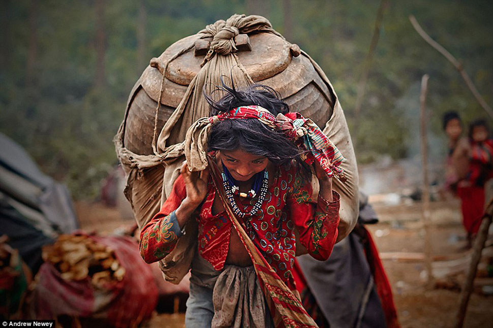 Фотография: Последние охотники и собиратели: жизнь первобытного племени в Непале №8 - BigPicture.ru
