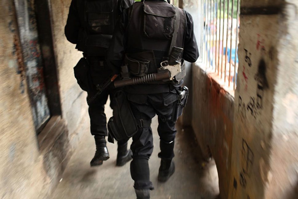 Фотография: Прогулка по опасным фавелам Рио-де-Жанейро в компании бразильского спецназа №9 - BigPicture.ru