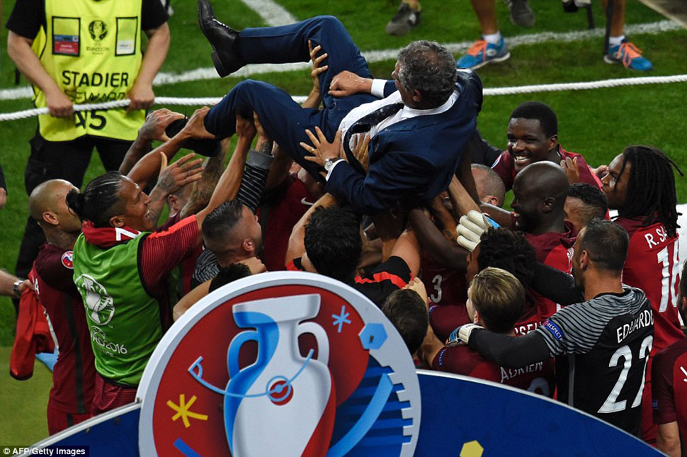 Фотография: Как Португалия отмечала победу национальной сборной на Евро-2016 №15 - BigPicture.ru