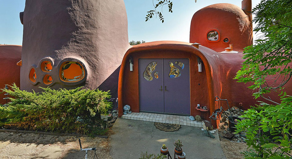 Фотография: Странный дом Флинстоунов в Калифорнии, который никто не хочет покупать №1 - BigPicture.ru