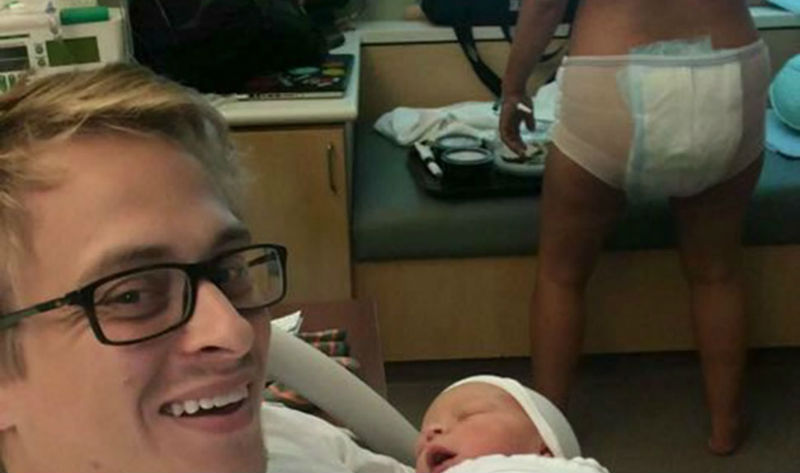 Фотография: Американка показала в Facebook, как на самом деле выглядит материнство сразу после родов №1 - BigPicture.ru