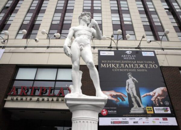 Статую обнаженного Давида в Петербурге оденут из-за жалоб местной жительницы