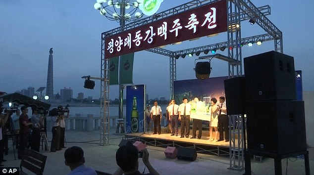 Фотография: В Северной Корее прошел первый пивной фестиваль, и это было даже весело №11 - BigPicture.ru