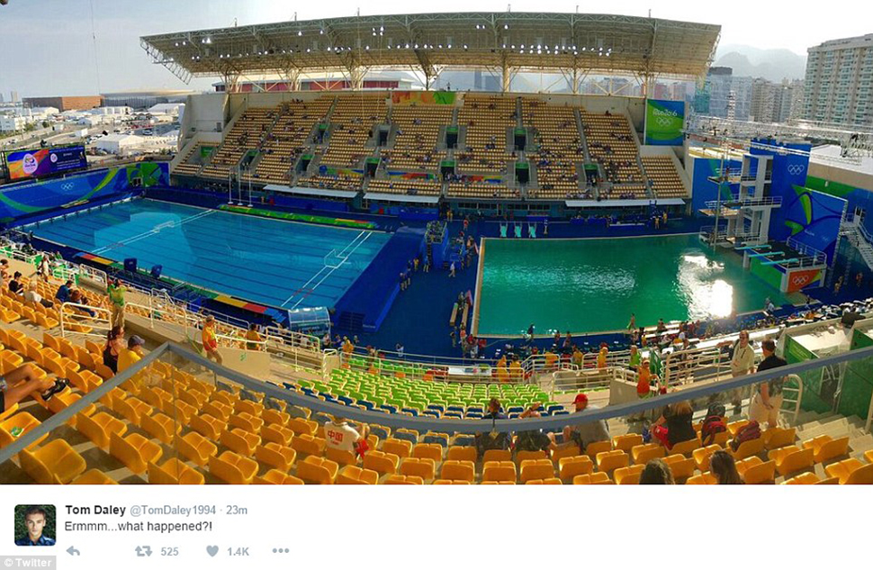 Фотография: Бассейн на Олимпиаде в Рио вдруг позеленел, и никто не признается №2 - BigPicture.ru
