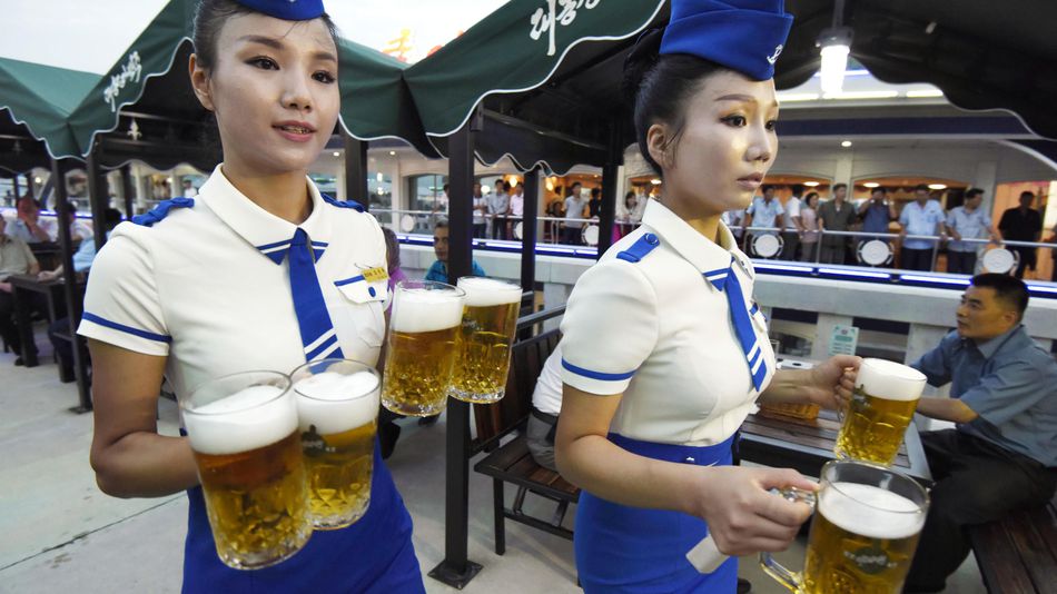 Фотография: В Северной Корее прошел первый пивной фестиваль, и это было даже весело №4 - BigPicture.ru