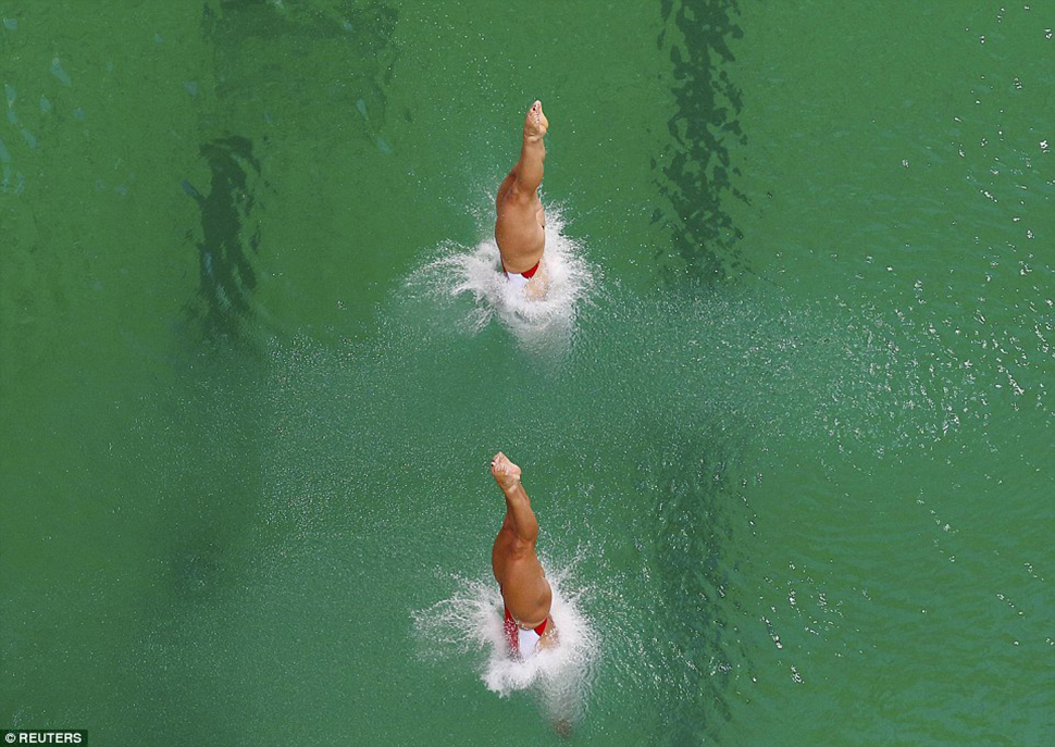 Фотография: Бассейн на Олимпиаде в Рио вдруг позеленел, и никто не признается №12 - BigPicture.ru