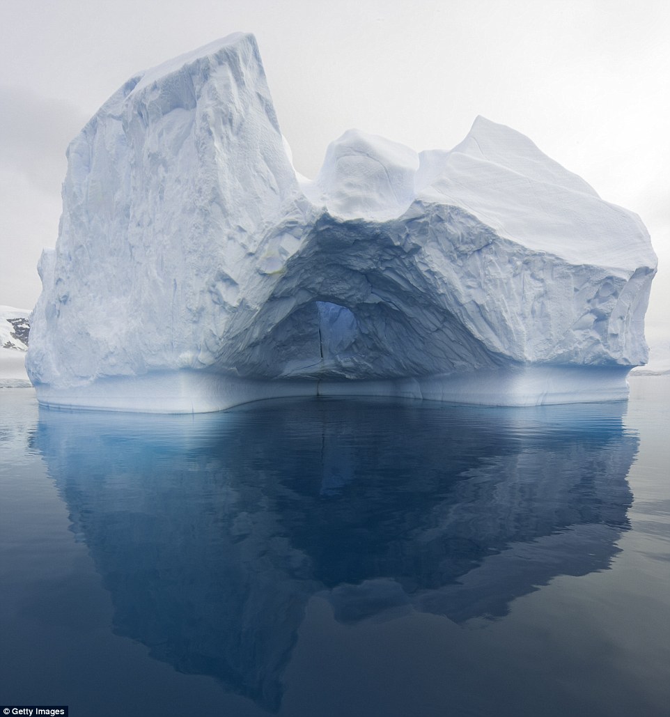 Фотография: Как выглядят самые древние в мире айсберги №13 - BigPicture.ru