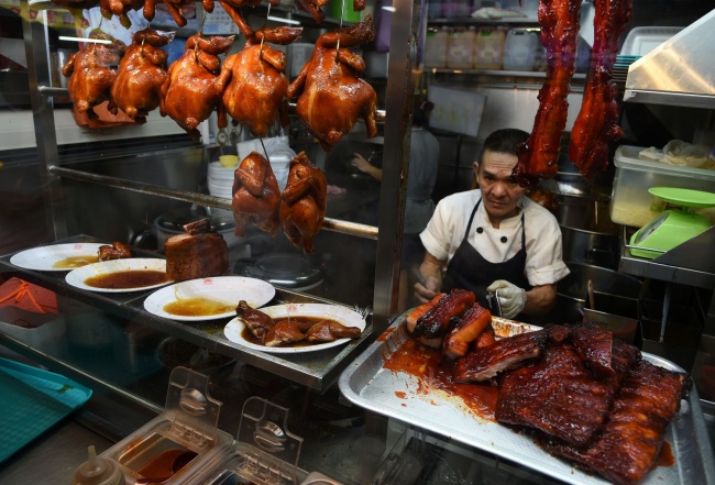 Фотография: Сингапурский торговец уличной едой получил звезду Мишлен №3 - BigPicture.ru
