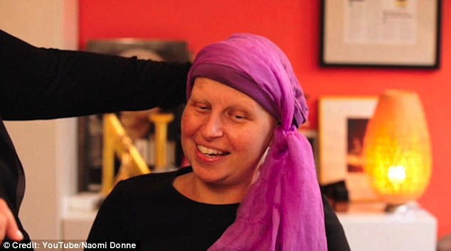 Фотография: Умирающей от рака британке сделали красивый макияж и съемку за пару недель до смерти №2 - BigPicture.ru