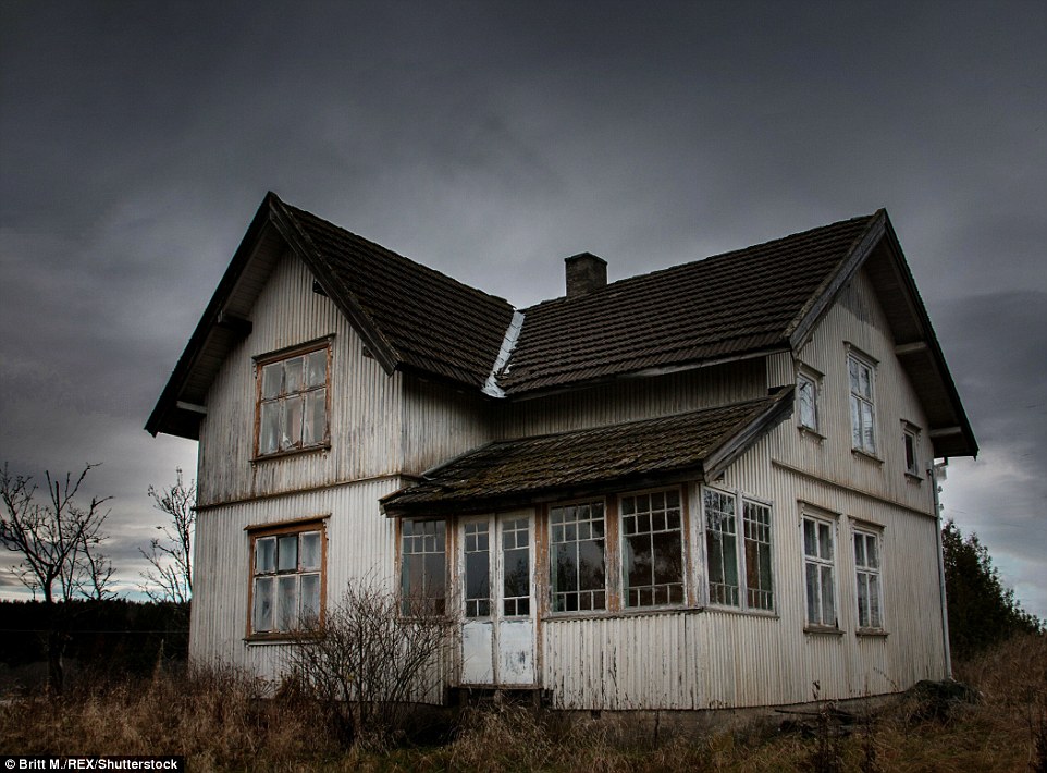 Фотография: Заброшенные дома Скандинавии, дополняющие красоту северной природы №14 - BigPicture.ru