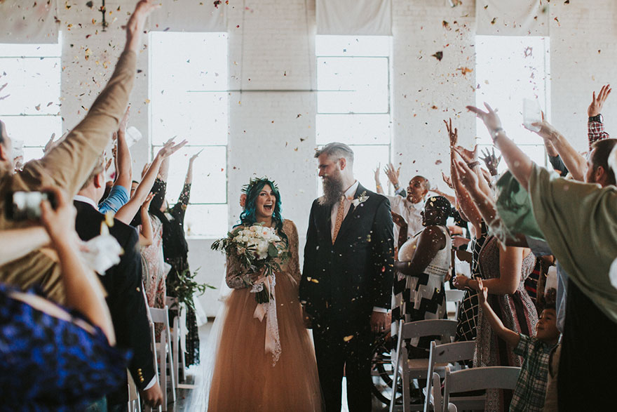 Фотография: Чудеса случаются: парализованная невеста встала и пошла к алтарю, растрогав жениха и гостей до слез №14 - BigPicture.ru