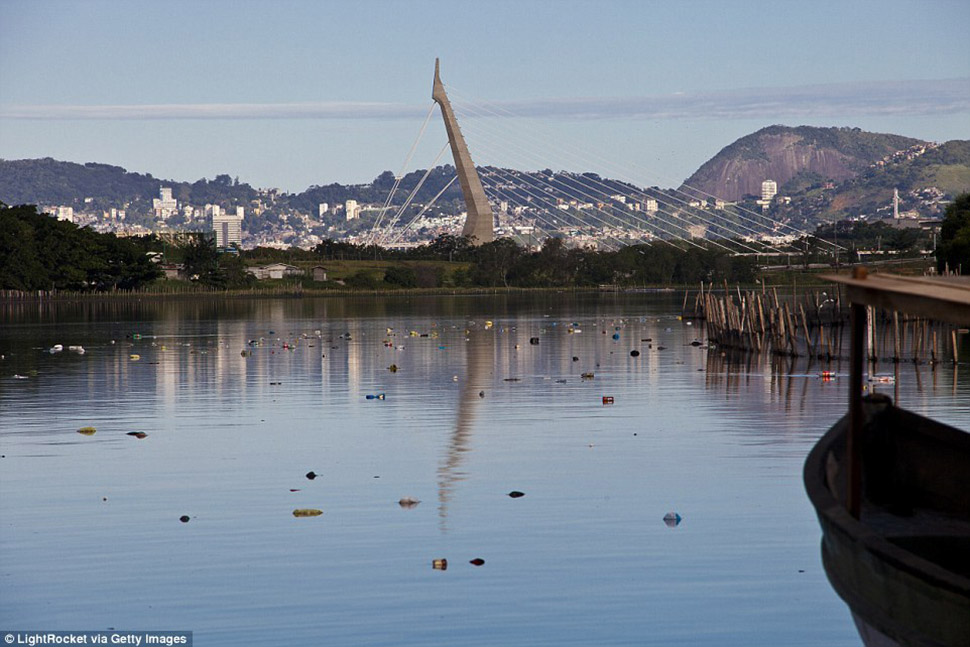 Фотография: Шокирующие снимки того, в чем придется плавать спортсменам в Рио №18 - BigPicture.ru