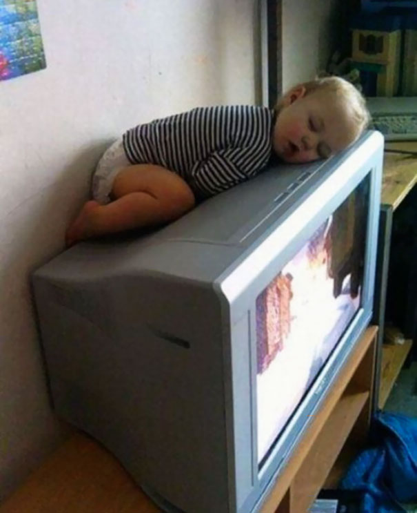 Фотография: 30 доказательств того, что дети могут спать где угодно, как угодно и когда угодно №19 - BigPicture.ru