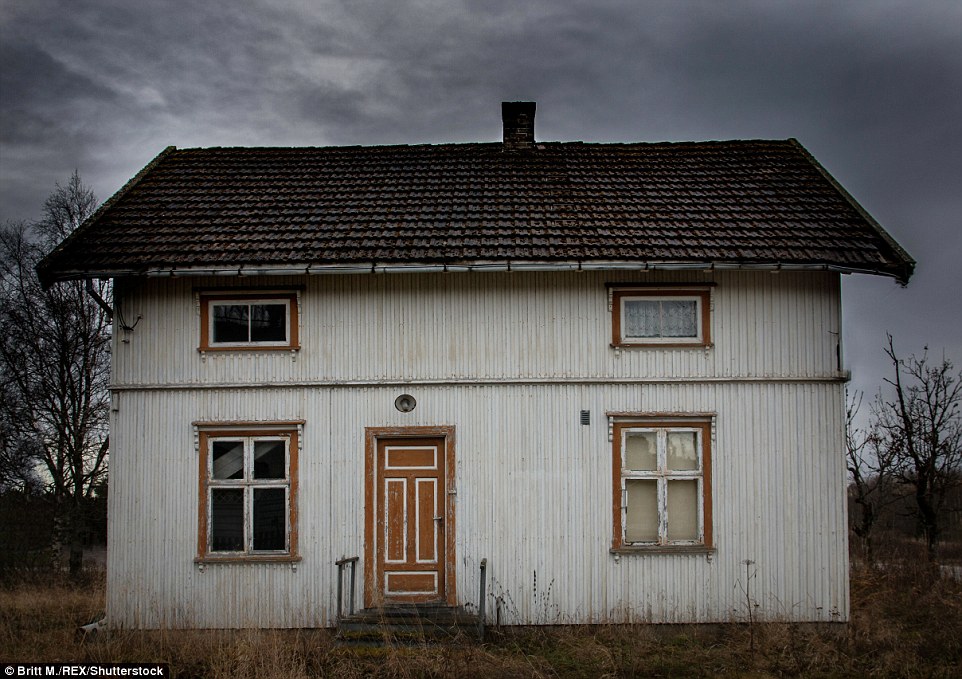 Фотография: Заброшенные дома Скандинавии, дополняющие красоту северной природы №21 - BigPicture.ru