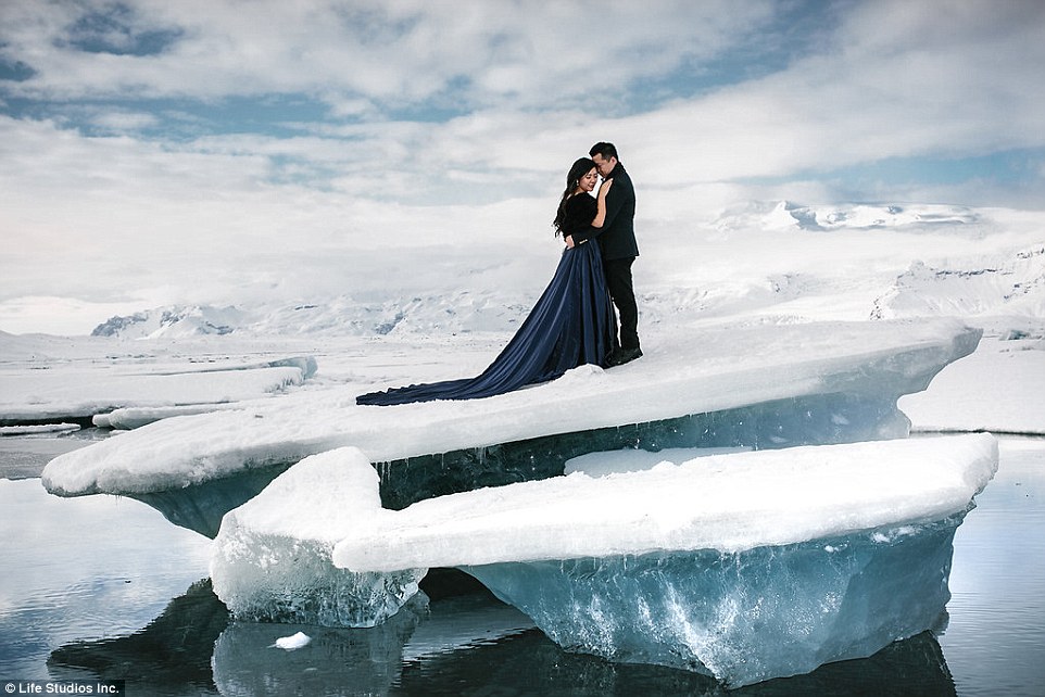 Фотография: Пожалуй, самая красивая фотосессия помолвки, отснятая на ледниках Исландии №3 - BigPicture.ru