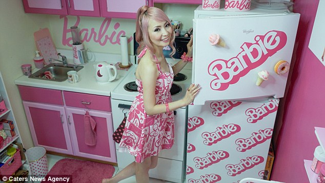 Фотография: Американка спустила 70 тысяч долларов, чтобы превратить свое жилище в домик Барби №3 - BigPicture.ru