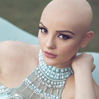 Фотография: Борющаяся с раком 17-летняя девушка снялась в смелой фотосессии без парика №3 - BigPicture.ru