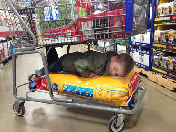 Фотография: 30 доказательств того, что дети могут спать где угодно, как угодно и когда угодно №23 - BigPicture.ru