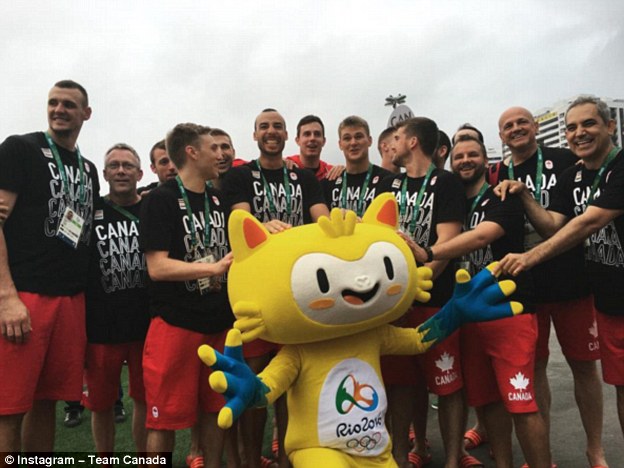 Фотография: Олимпийские сборные разных стран соревнуются за самый веселый пост из Рио в социальных сетях №26 - BigPicture.ru