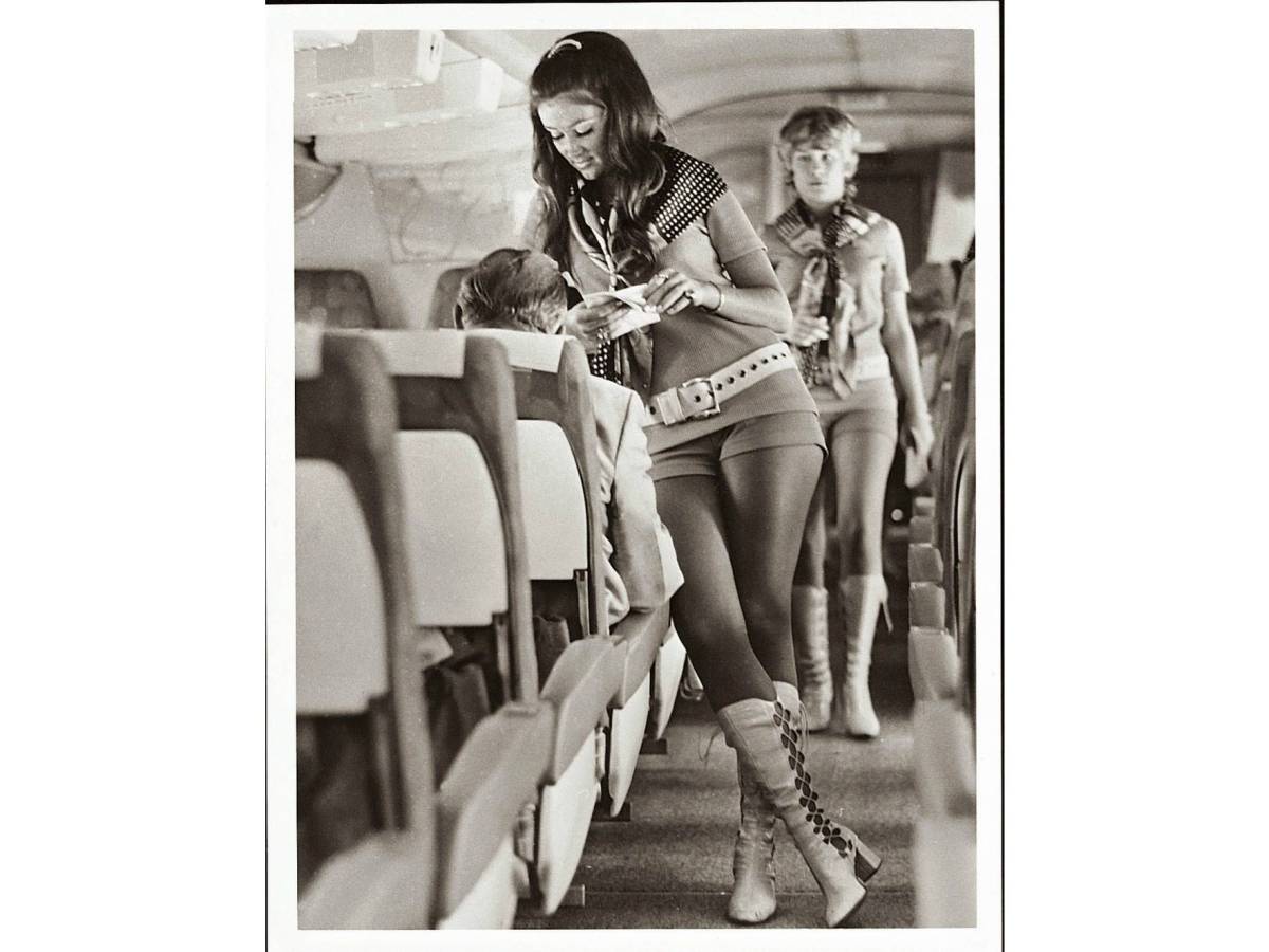 Фотография: Стюардессы 60-х должны были быть сексуальными и одинокими №10 - BigPicture.ru