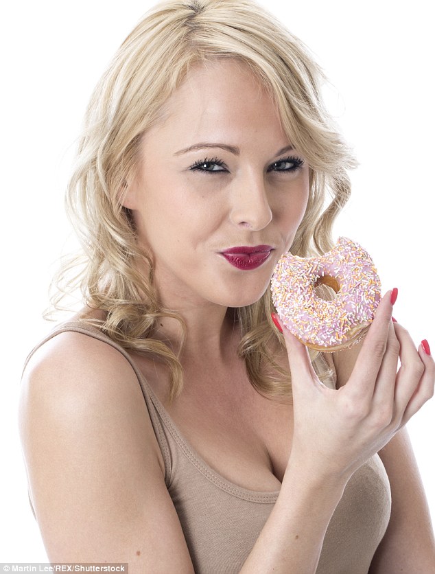 Фотография: Что мы едим: британка хранила сладости 20 лет, а им хоть бы хны №7 - BigPicture.ru