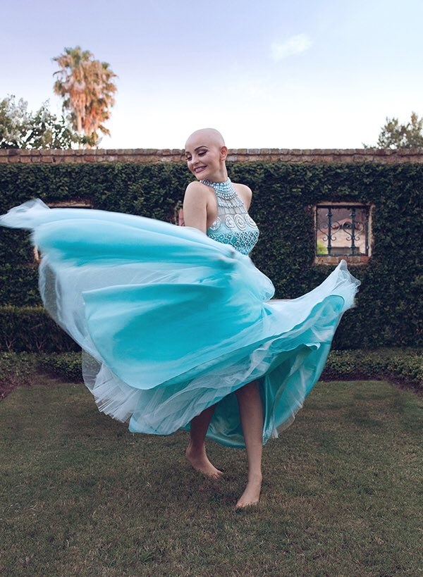 Фотография: Борющаяся с раком 17-летняя девушка снялась в смелой фотосессии без парика №5 - BigPicture.ru