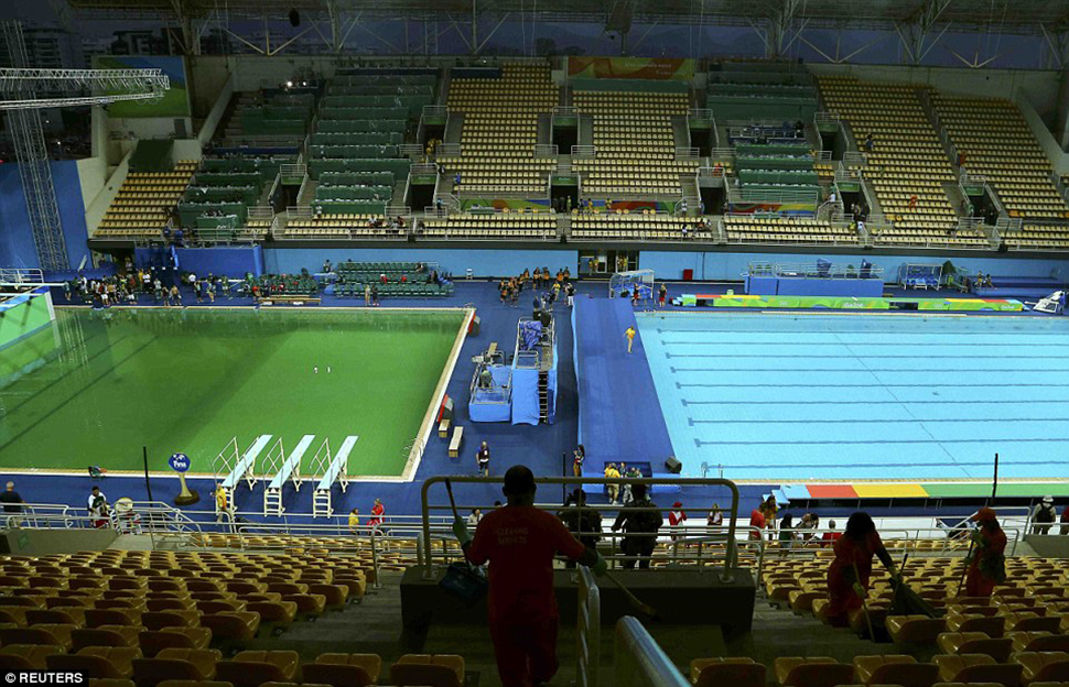 Фотография: Бассейн на Олимпиаде в Рио вдруг позеленел, и никто не признается №5 - BigPicture.ru