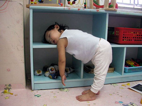 Фотография: 30 доказательств того, что дети могут спать где угодно, как угодно и когда угодно №5 - BigPicture.ru