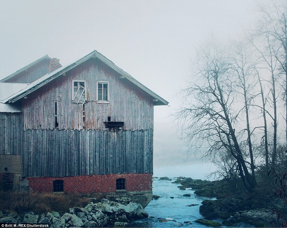 Фотография: Заброшенные дома Скандинавии, дополняющие красоту северной природы №6 - BigPicture.ru