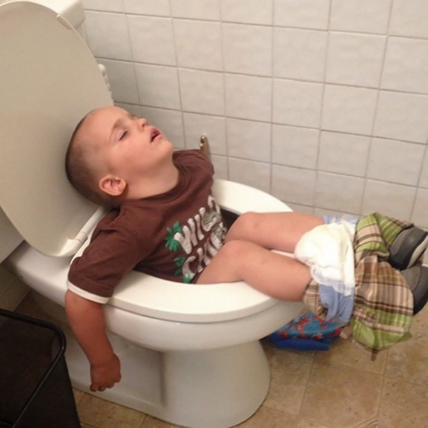 Фотография: 30 доказательств того, что дети могут спать где угодно, как угодно и когда угодно №6 - BigPicture.ru